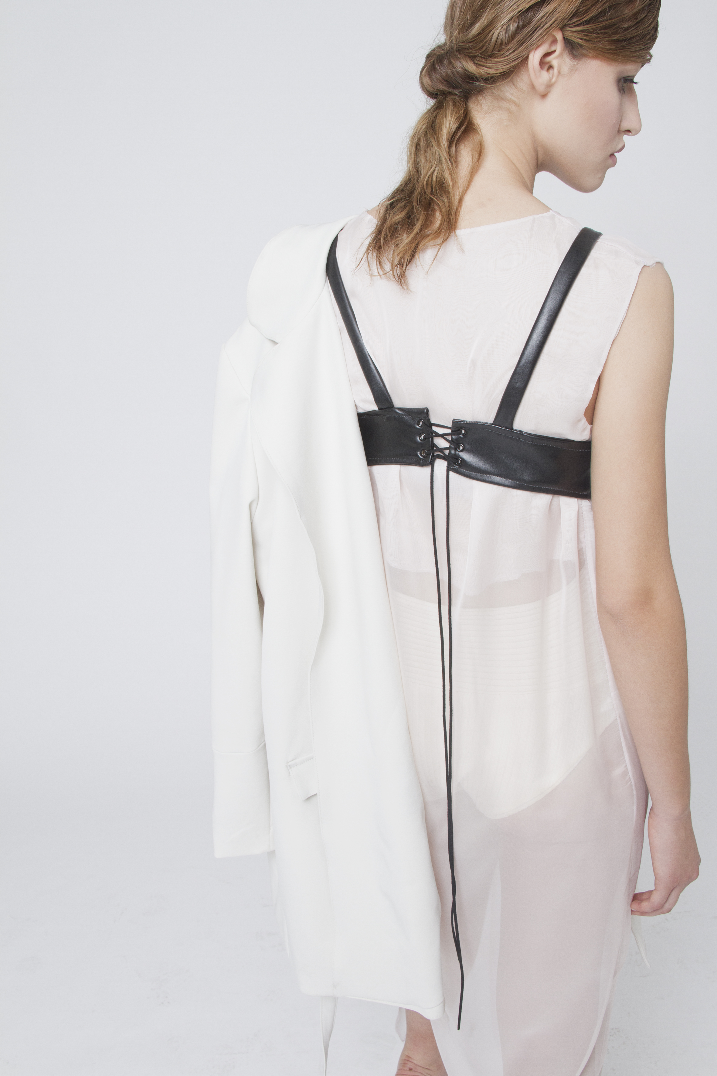 INESCAPER - Look 9